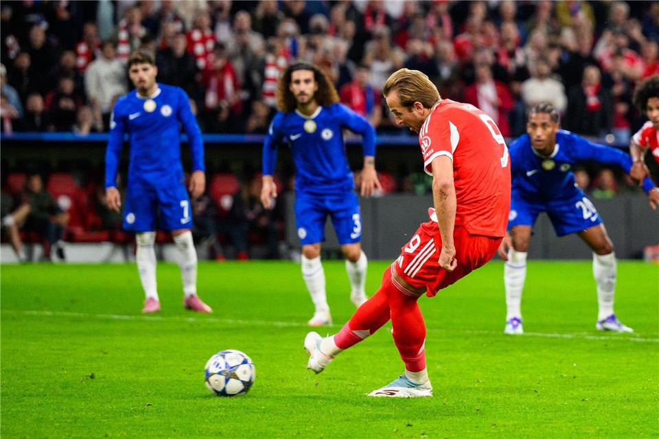 „Top Leistung“: Bayern schlägt Club-Weltmeister dank Kane Mal wieder eiskalt vom Punkt: Harry Kane.Tom Weller/dpa