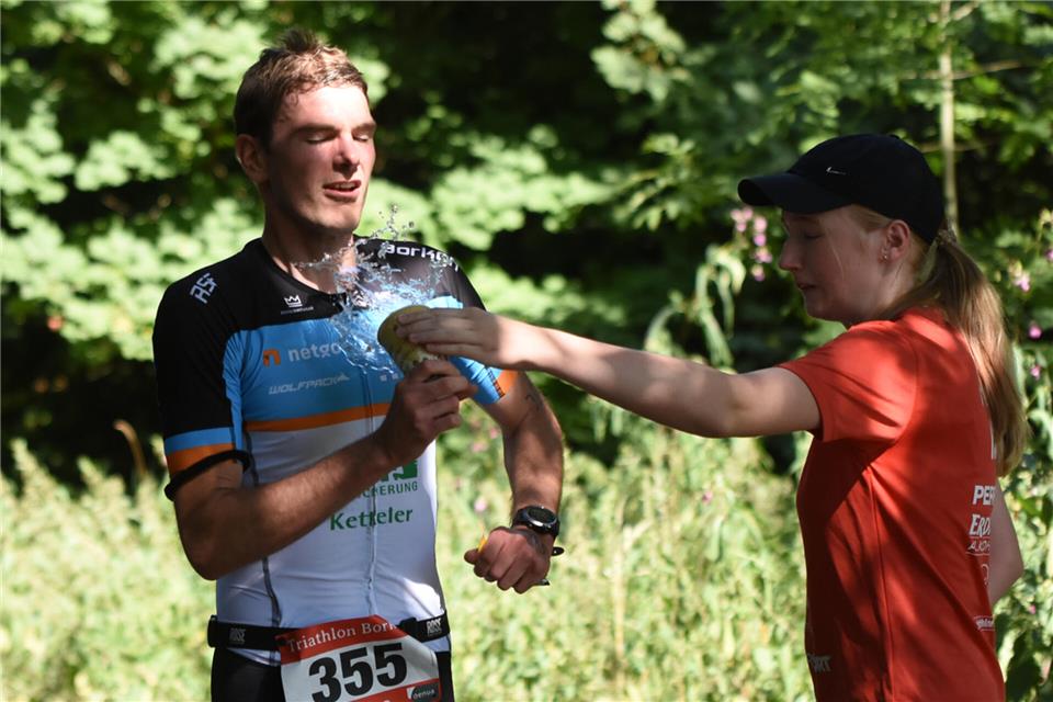 Mal zu nass, mal zu heiß, aber seit 40 Jahren – mit Ausnahme des pandemiebedingten Ausfalls 2020 – allen Widrigkeiten zum Trotz eine Serienaufführung: Am 8. August findet der Stadtwerke Borken Triathlon zum 39. Mal statt. Und das Interesse der Aktiven ist groß.