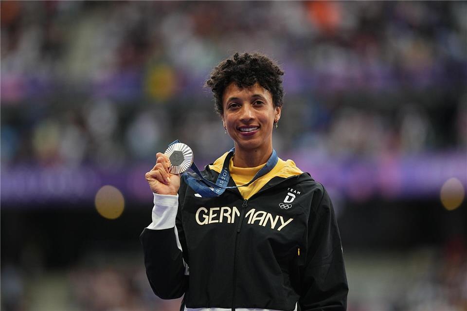 Mihambo: Gentests vor WM-Start lassen Fragen offen Malaika Mihambo gewann Silber bei Olympia. (Archivbild)Michael Kappeler/dpa