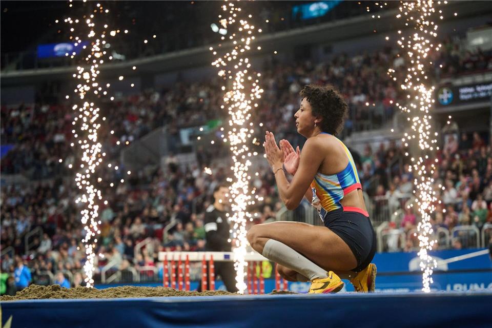 Malaika Mihambo tat sich zum Saisonauftakt in Düsseldorf schwer.Bernd Thissen/dpa