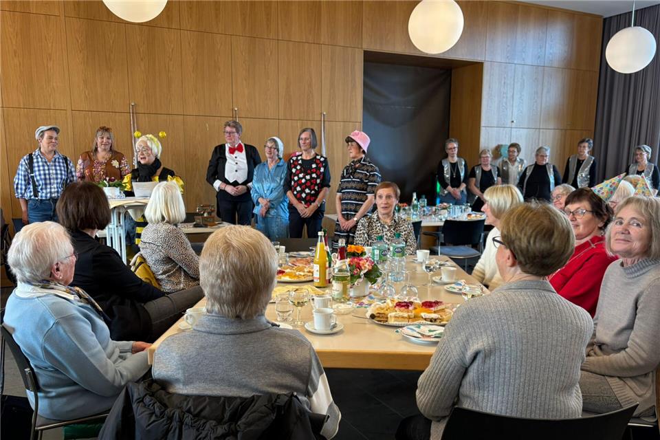 Malene Kempe (von links), Jasmin Püttmann, Pia Möllmann, Irmhild Scheffner, Marie Harke, Anne Stork und Helga Möllmann führten am Samstag durchs Programm. Durch Krankheit fehlten Lisa Kemper und Erika Bös.