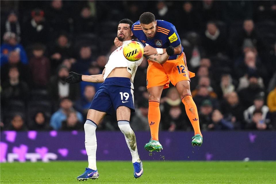 Malick Thiaw (r) brachte Newcastle United bei Tottenham in Führung.John Walton/PA Wire/dpa