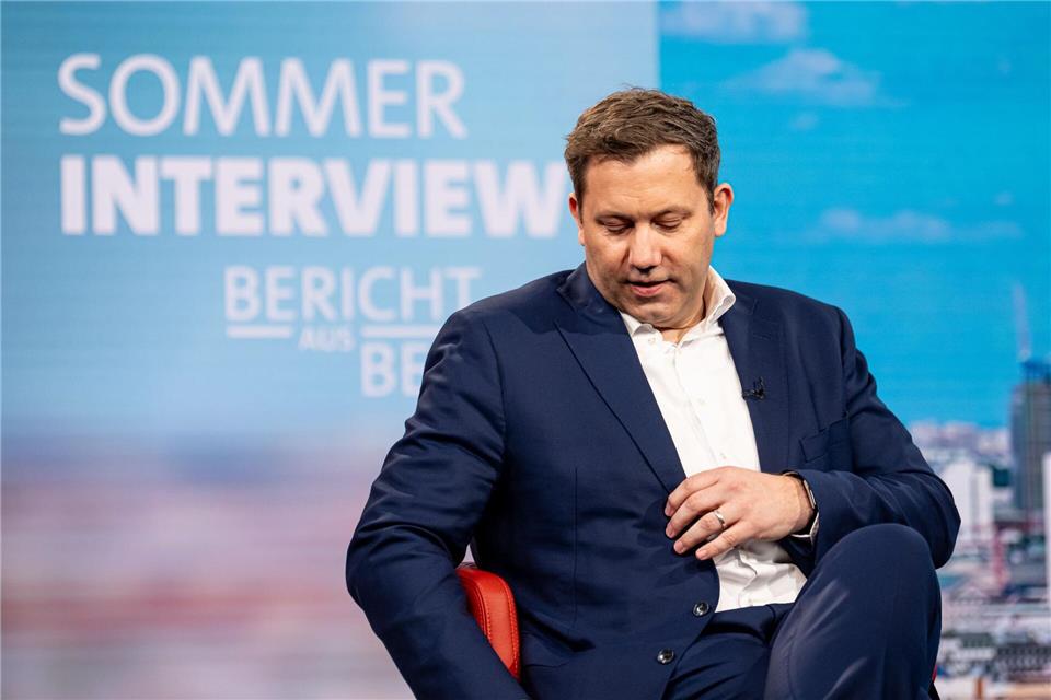 „Man kann sich gegenüber Putin nicht mit der schwarzen Null verteidigen“, sagt der Finanzminister. Fabian Sommer/dpa
