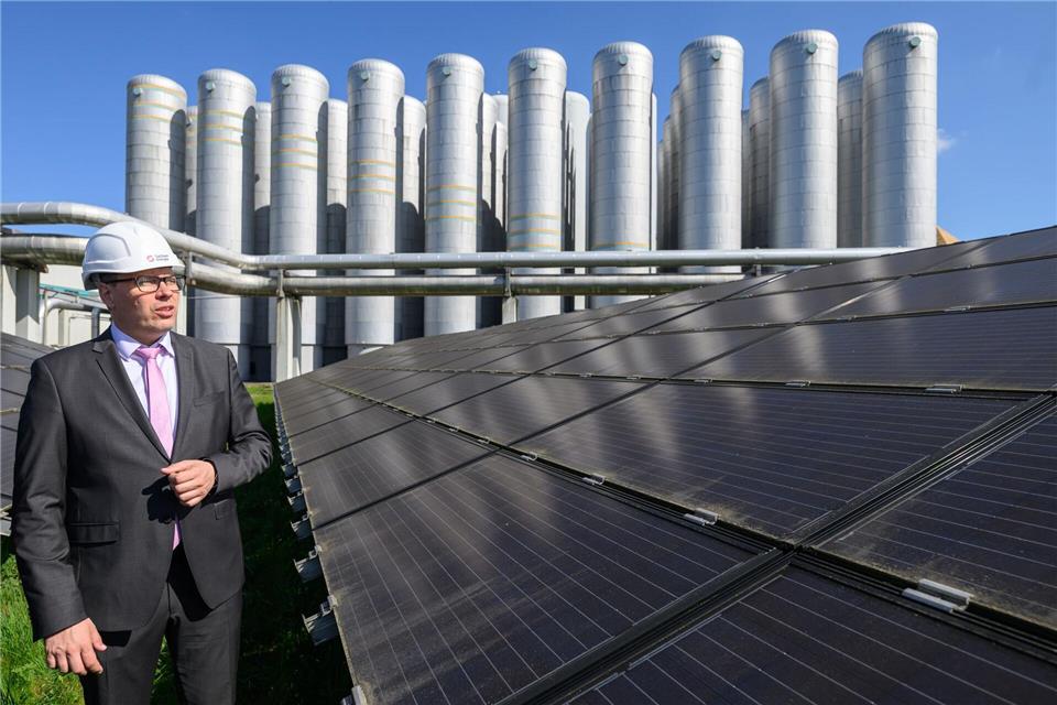 Man müsse die Energiewende besser erklären, sagte Wirtschaftsminister Dirk Panter (SPD). (Archivbild)Robert Michael/dpa
