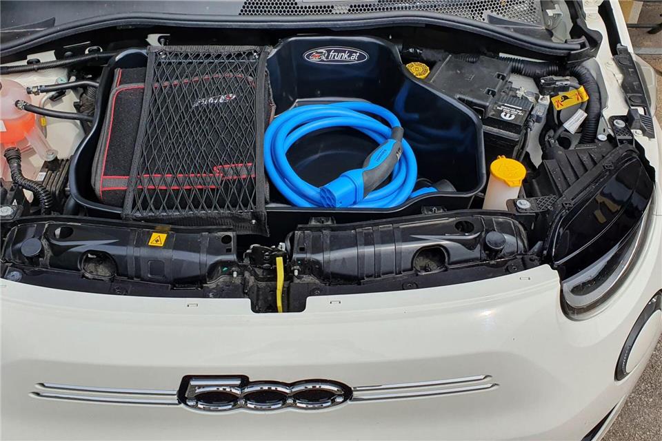 Manche Anbieter stellen Nachrüstlösungen wie etwa für diesen Fiat 500 her.frunk.at/dpa-tmn