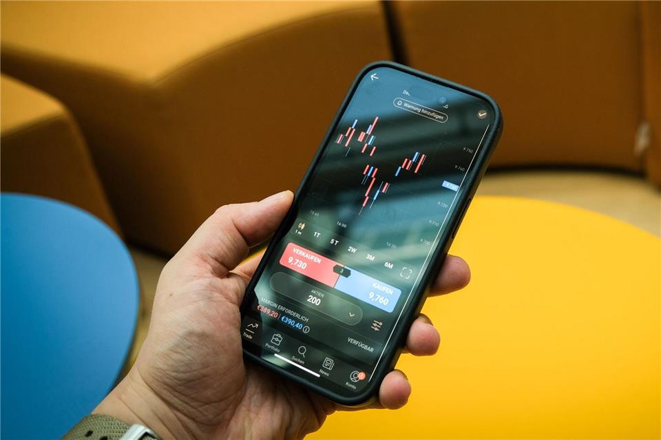 Manche Menschen entwickeln suchtähnliches Verhalten in Bezug auf Trading-Apps.picture alliance / dpa-tmn