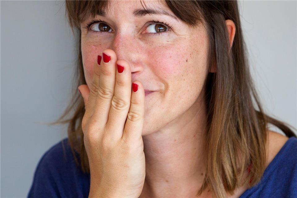 Manche Menschen werden in unangenehmen Situationen schnell rot - und haben unverhältnismäßig große Angst davor. Das muss nicht sein!Silvia Marks/dpa-tmn