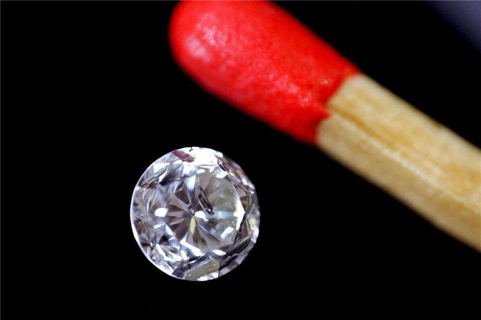 Manche Menschen wünschen sich, später ein Teil eines Diamanten zu werden.(Archivbild)Karl-Josef Hildenbrand/dpa