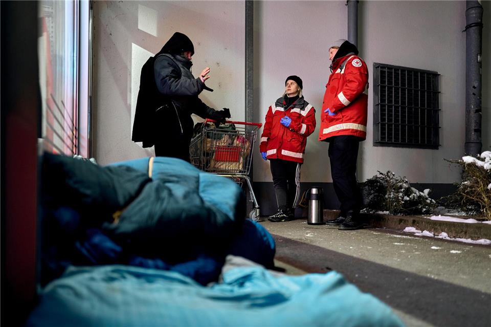 Manche entscheiden sich trotz der Kälte gegen eine Notunterkunft.Michael Ukas/dpa