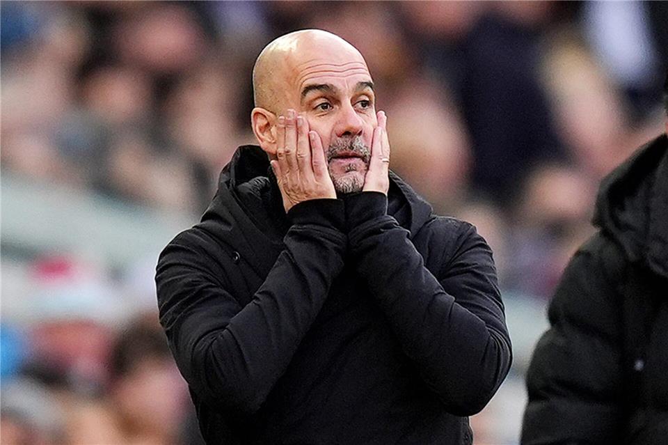 Manchester City um Trainer Pep Guardiola ist derzeit von den ursprünglichen Zielen weit entfernt.Jacob King/PA Wire/dpa