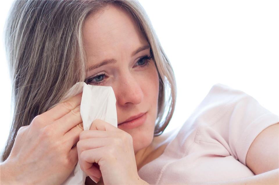 Manchmal bieten wir anderen vorrangig aus der Motivation an, um uns selbst besser zu fühlen. Eine gute Idee: den eigenen Handlungsimpuls kurz hinterfragen. Christin Klose/dpa-tmn