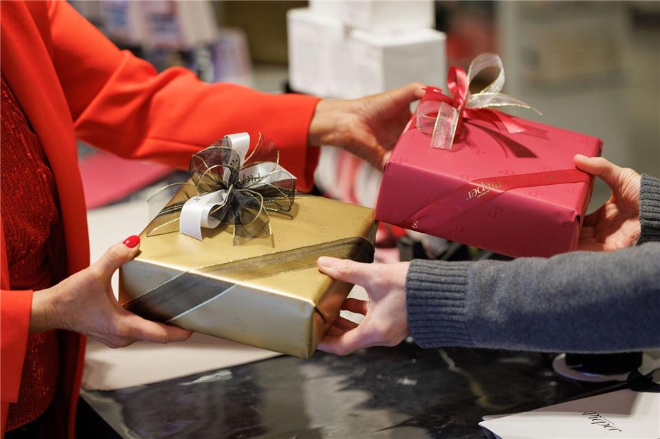Manchmal geht’s zurück: Ein Umtausch im Geschäft ist meist nur auf Kulanz möglich, bei mangelhafter Ware bestehen jedoch gesetzliche Ansprüche.Friso Gentsch/dpa