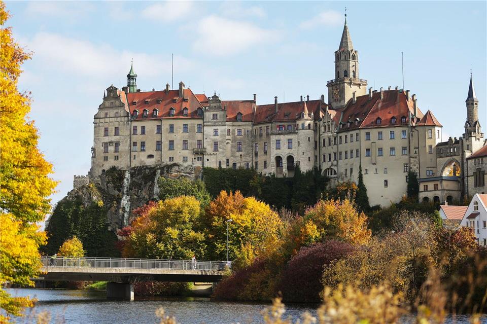 Manchmal zeigt sich aber auch zu Wochenbeginn die Sonne - wie hier am Wochenende in Sigmaringen.Thomas Warnack/dpa