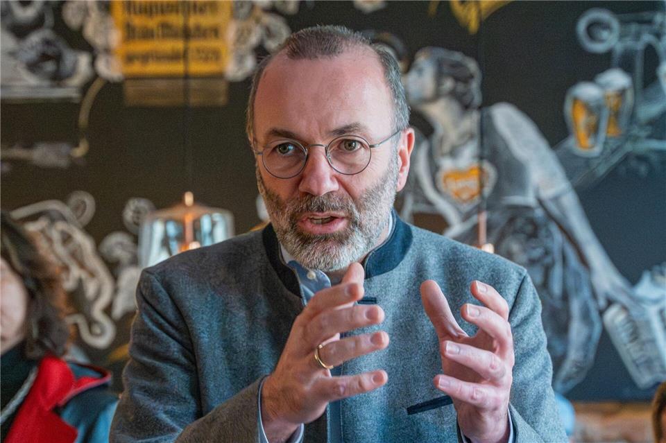 Manfred Weber (CSU), Vorsitzender der EVP im EU-Parlament, spricht bei einer Wahlkampfveranstaltung in Passau.Armin Weigel/dpa