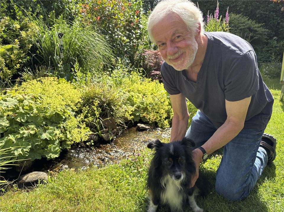Manfred Wenzel und Mini-Australian-Shepherd-Hündin Sally gehen bei der Agility-Weltmeisterschaft in Mannheim an den Start.