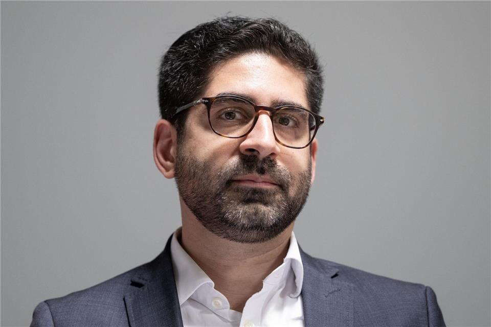 Mansoori sagt, die Bedeutung der Filialen für die Nahversorgung der Menschen müsse berücksichtigt werden. (Archivbild)Boris Roessler/dpa