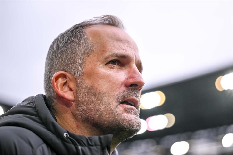 Manuel Baum könnte mit dem FC Augsburg noch weiter oben stehen. (Archivbild)Harry Langer/dpa