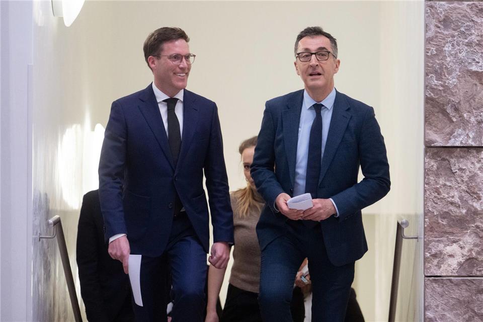 Manuel Hagel (CDU) und Cem Özdemir (Grüne) haben während der Sondierungsgespräche ein erstes Statement gegeben. Marijan Murat/dpa