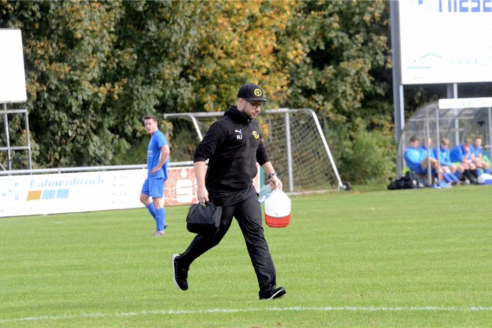 Manuel Jakob muss (erst einmal) gehen. Aufgrund von Differenzen zwischen dem Coach und der Mannschaft hat ihn der Hauptvorstand der Erler Eintracht freigestellt.
