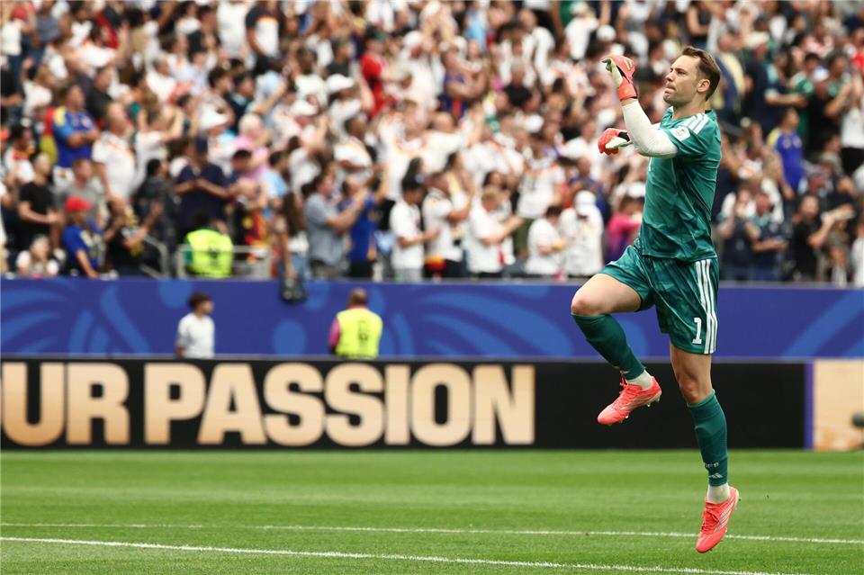 Manuel Neuer analysiert den klaren Startsieg der Fußball-Nationalmannschaft. Christian Charisius/dpa