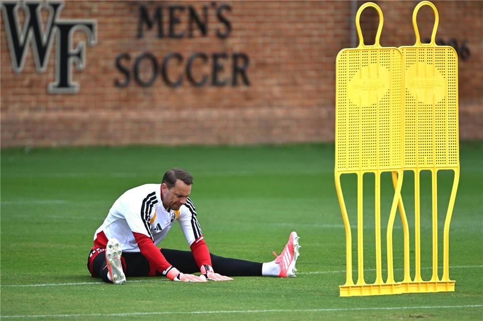 Manuel Neuer bereitet sich auf den nächsten WM-Einsatz vor. Federico Gambarini/dpa
