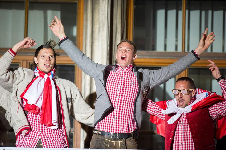 Manuel Neuer feiert im Triple-Jahr 2013 seine erste Meisterschaft mit dem FC Bayern. (Archivbild)picture alliance / dpa