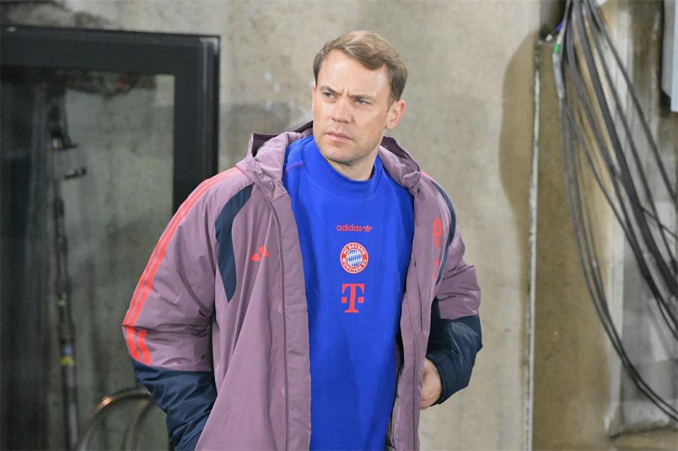 Manuel Neuer ist angeschlagen. (Archivbild)Peter Kneffel/dpa