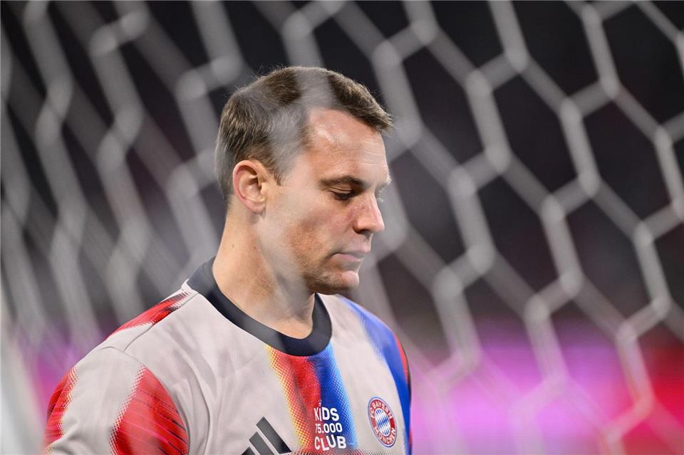 Manuel Neuer musste nach 45 Minuten wieder angeschlagen raus.Harry Langer/dpa