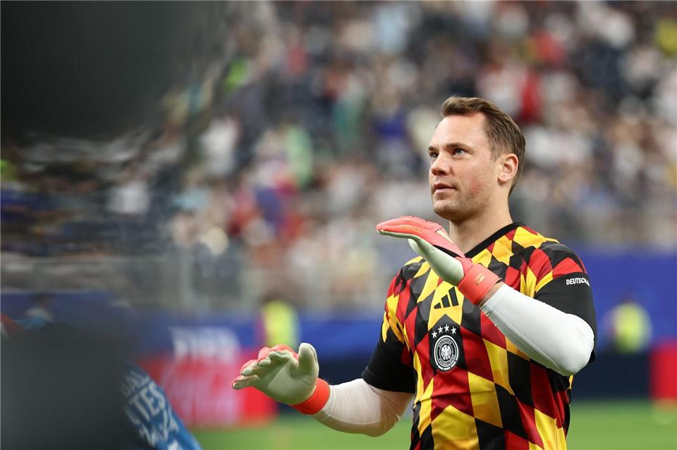 Manuel Neuer schreibt mit seinem Comeback Fußball-Geschichte. Christian Charisius/dpa