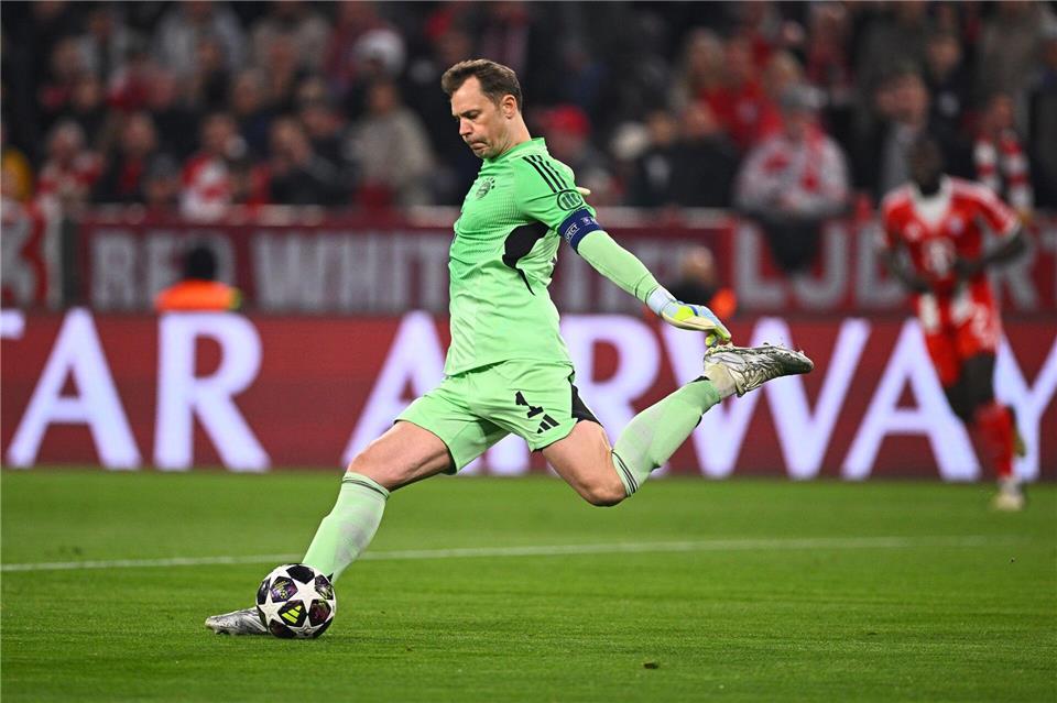 Manuel Neuer unterläuft gegen Real schon nach wenigen Sekunden ein riesiger Fehler.Tom Weller/dpa