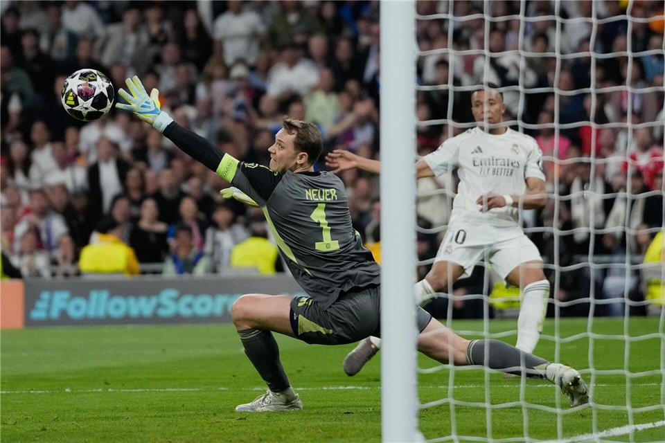 Manuel Neuer verlor nur ein Duell gegen Kylian Mbappé.Bernat Armangue/AP/dpa