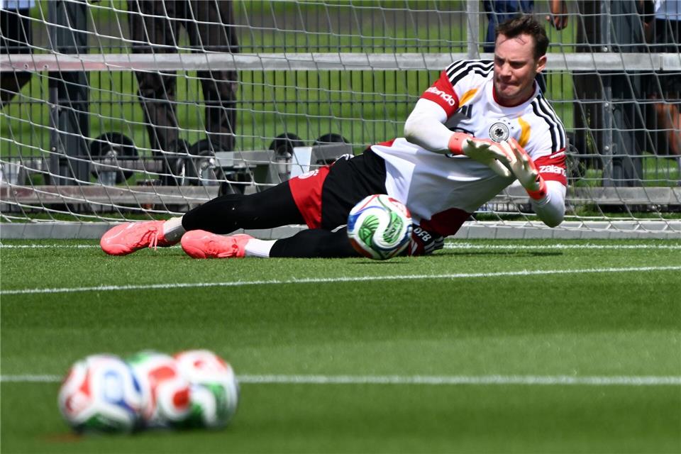 Manuel Neuer wird bei der Generalprobe vor der WM nicht im Tor stehen. (Archivbild) Federico Gambarini/dpa