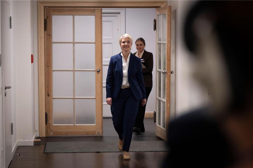 Manuela Schwesig auf dem Weg zu ihrer Zeugenvernehmung im Untersuchungsausschuss des Schweriner Landtags zu Nord Stream 2.Philip Dulian/dpa