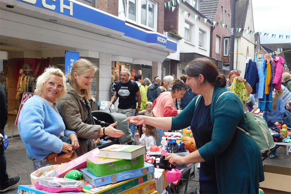 Manuela Wilde beriet die Besucher an ihrem Stand gut und zeigte sich auch von ihren Kunden begeistert. „Mega. Alle sind sehr freundlich“, freute sie sich.