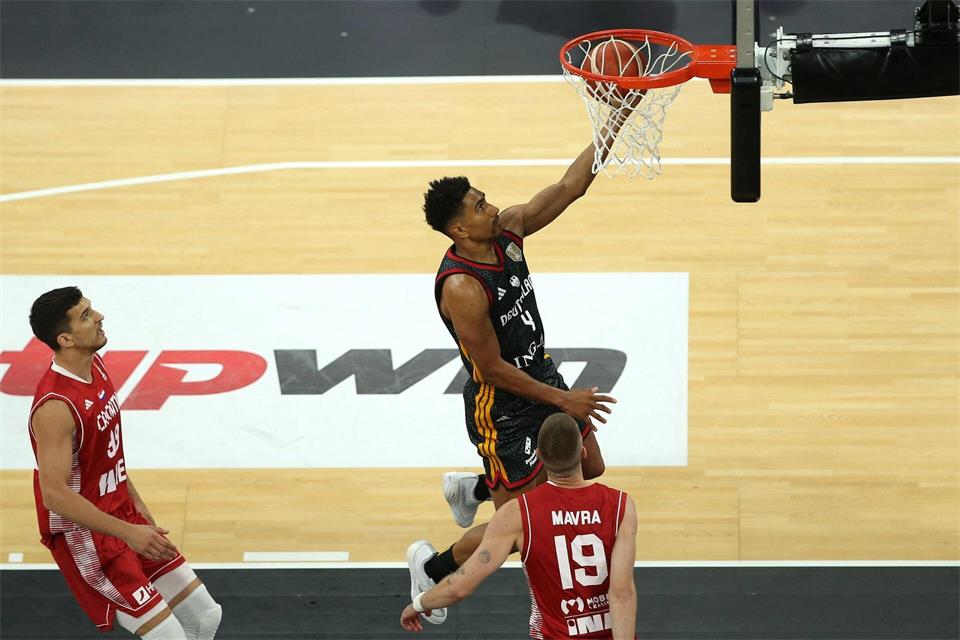 Maodo Lo (oben) sorgte bei Deutschlands Basketballern immer wieder für Schwung.Matthias Stickel/dpa