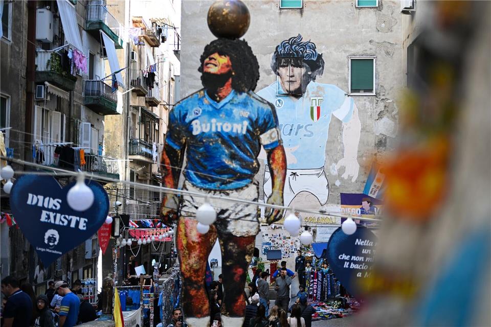 Maradona spielte 1984 bis 1991 in Neapel. (Archivbild)Arne Dedert/dpa