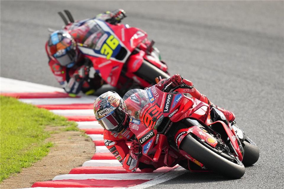 Marc Márquez und Joan Mir fahren erst zu einem späteren Zeitpunkt in Katar.Hiro Komae/AP/dpa