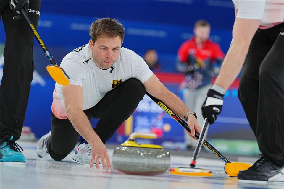 Marc Muskatewitz und die deutschen Curler verloren gegen Tschechien und die Schweiz.Michael Kappeler/dpa