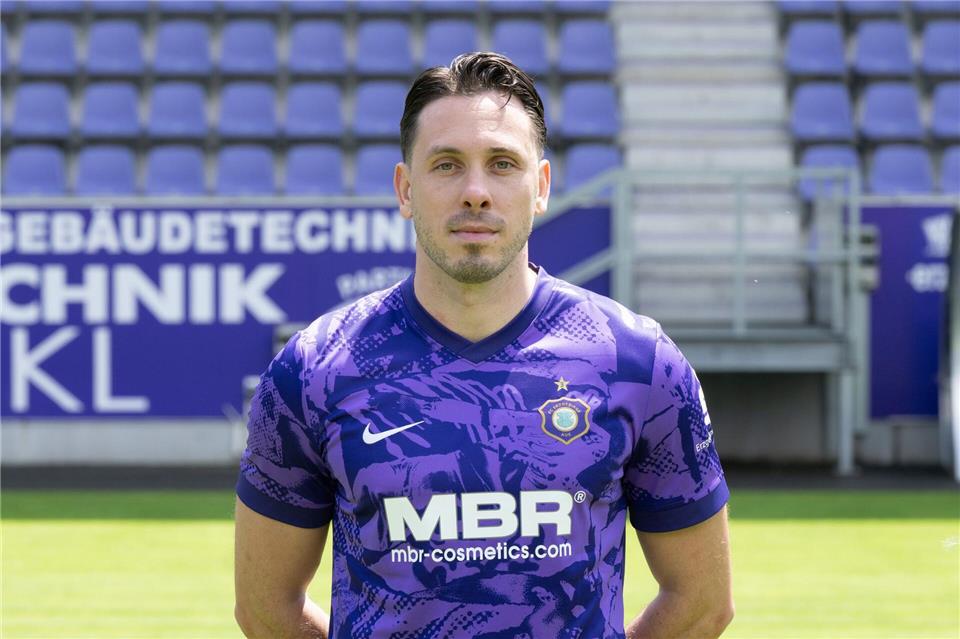 Marcel Bär markierte das Auer Führungstor im Pokalspiel beim 1. FC Lok Leipzig.Sebastian Kahnert/dpa