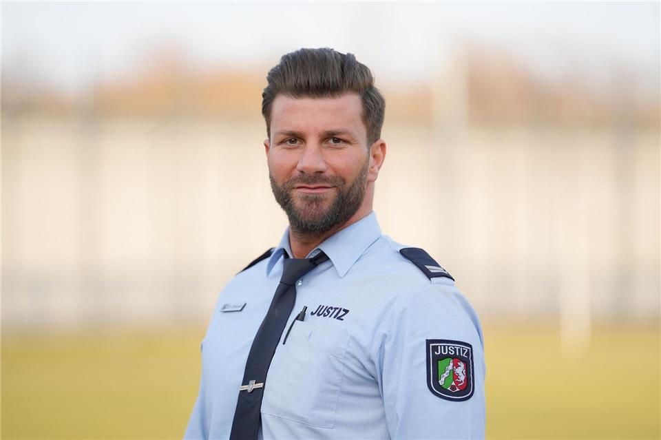 Marcel El-Damen schätzt an seinem Beruf insbesondere den Zusammenhalt und den Teamgeist unter den Kollegen in der JVA. Kirsten Neumann/dpa-tmn