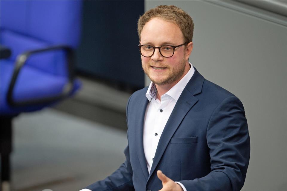 Marcel Emmerich, innenpolitischer Sprecher der Grünen, hält die Zurückweisung von Asylsuchenden für rechtswidrig. (Archivfoto)Jonathan Penschek/dpa