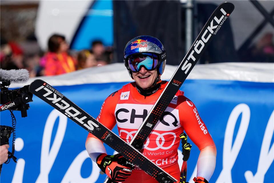 Marco Odermatt gewinnt die Weltcup-Abfahrt von Garmisch-Partenkirchen.Giovanni Auletta/AP/dpa