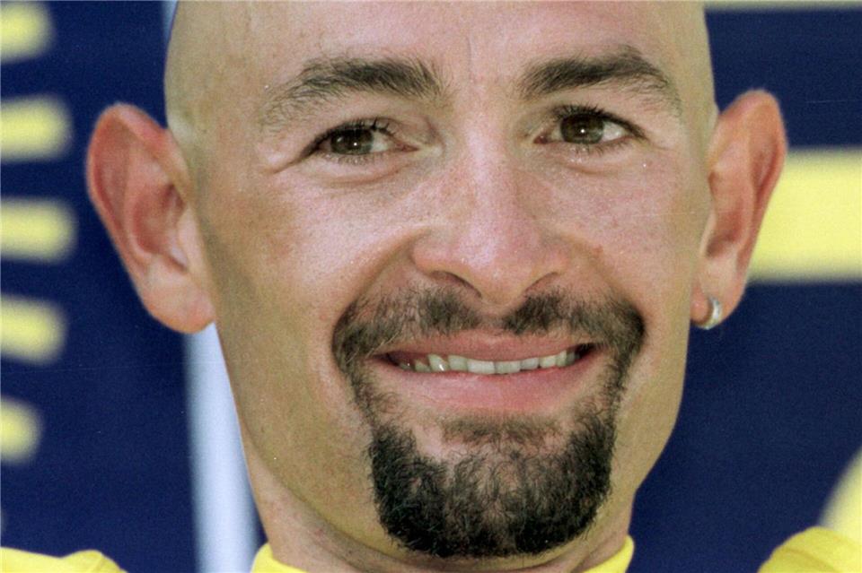 Marco Pantani trug einen markanten Ohrring. (Archivbild)picture alliance / dpa