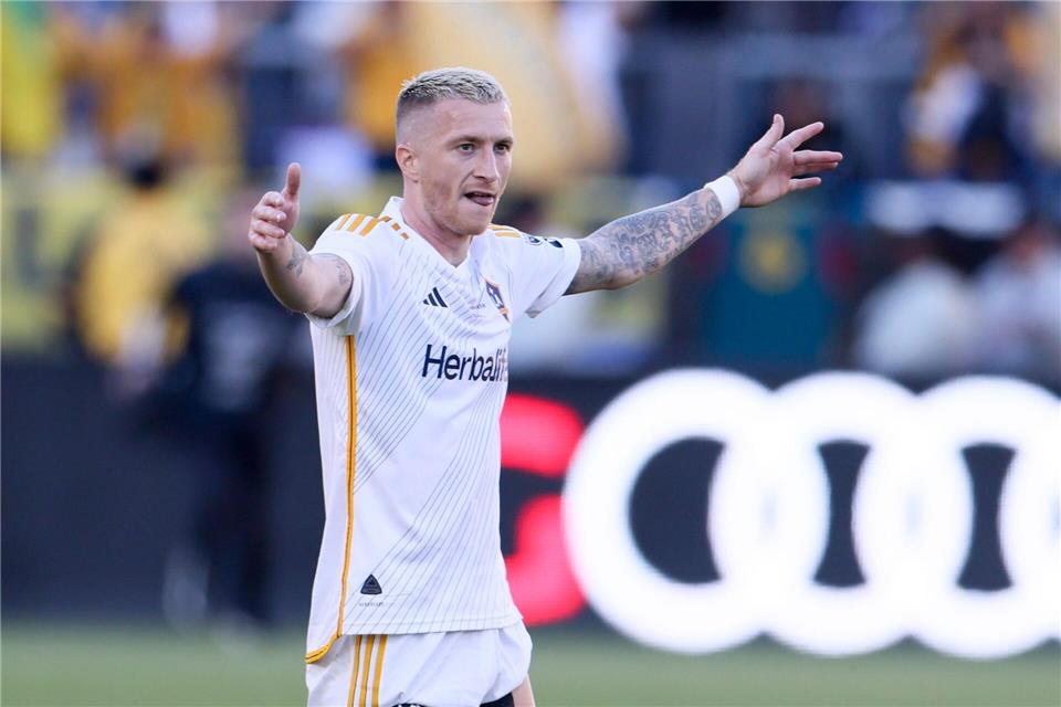 Marco Reus bleibt wohl noch etwas länger in Los Angeles. (Archivfoto)Etienne Laurent/AP/dpa