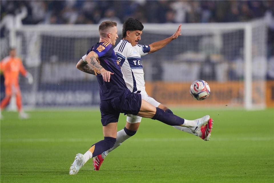 Marco Reus (vorne) spielte gegen Vancouver eine Halbzeit für Los Angeles.Jae C. Hong/AP/dpa
