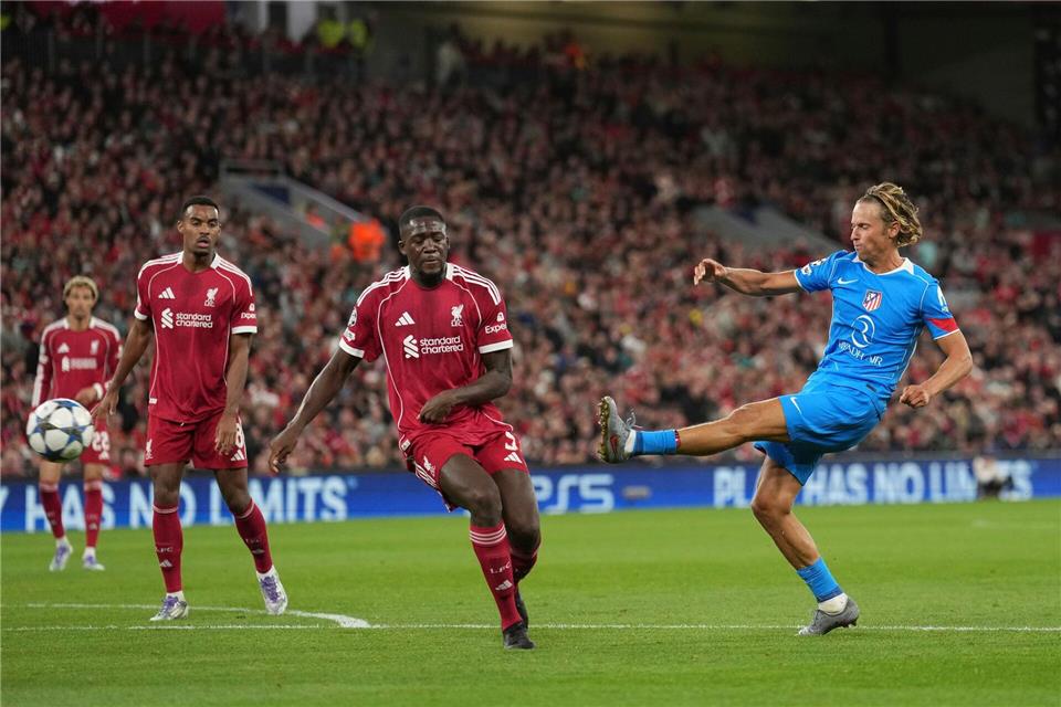 Liverpool siegt spät - PSG und Inter souverän Marcos Llorente (rechts) machte beide Tore für Atlético MadridJon Super/AP/dpa
