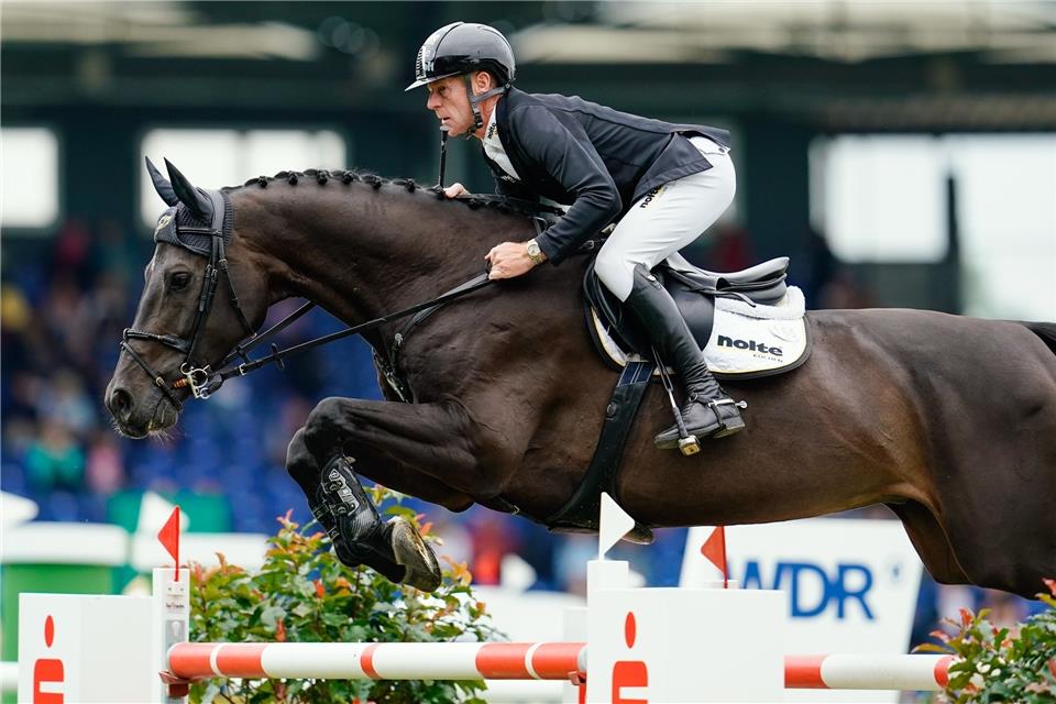 Marcus Ehning im Sattel seines Holsteiners Coolio.