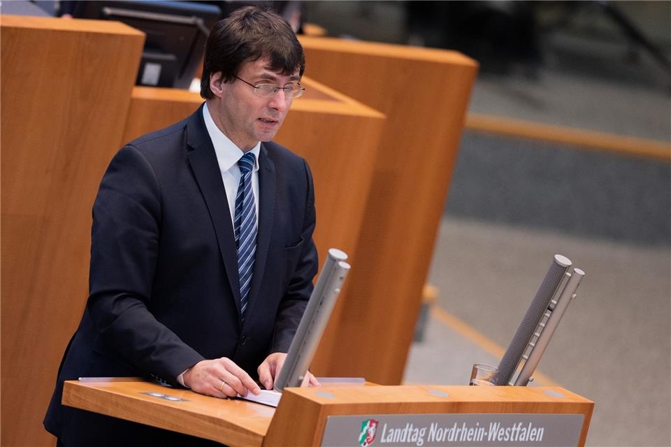 Marcus Optendrenk (CDU), Minister der Finanzen des Landes Nordrhein-Westfalen, spricht im Landtag.