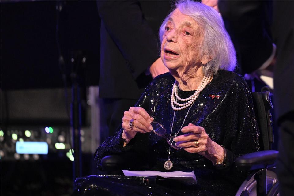 Margot Friedländer, Zeitzeugin und Holocaust-Überlebende, spricht beim 72. Bundespresseball. Annette Riedl/dpa