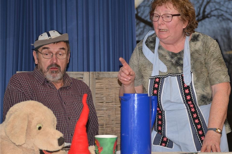 Marietheres und Franz Droste brachten das Publikum mit ihrem Sketch in plattdeutscher Sprache zum Lachen